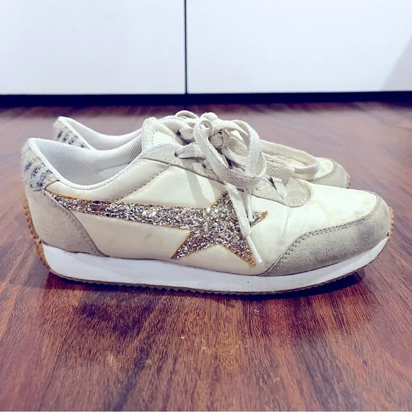 ✨Star Sneakers with Gold Accents - Picture 1 of 7